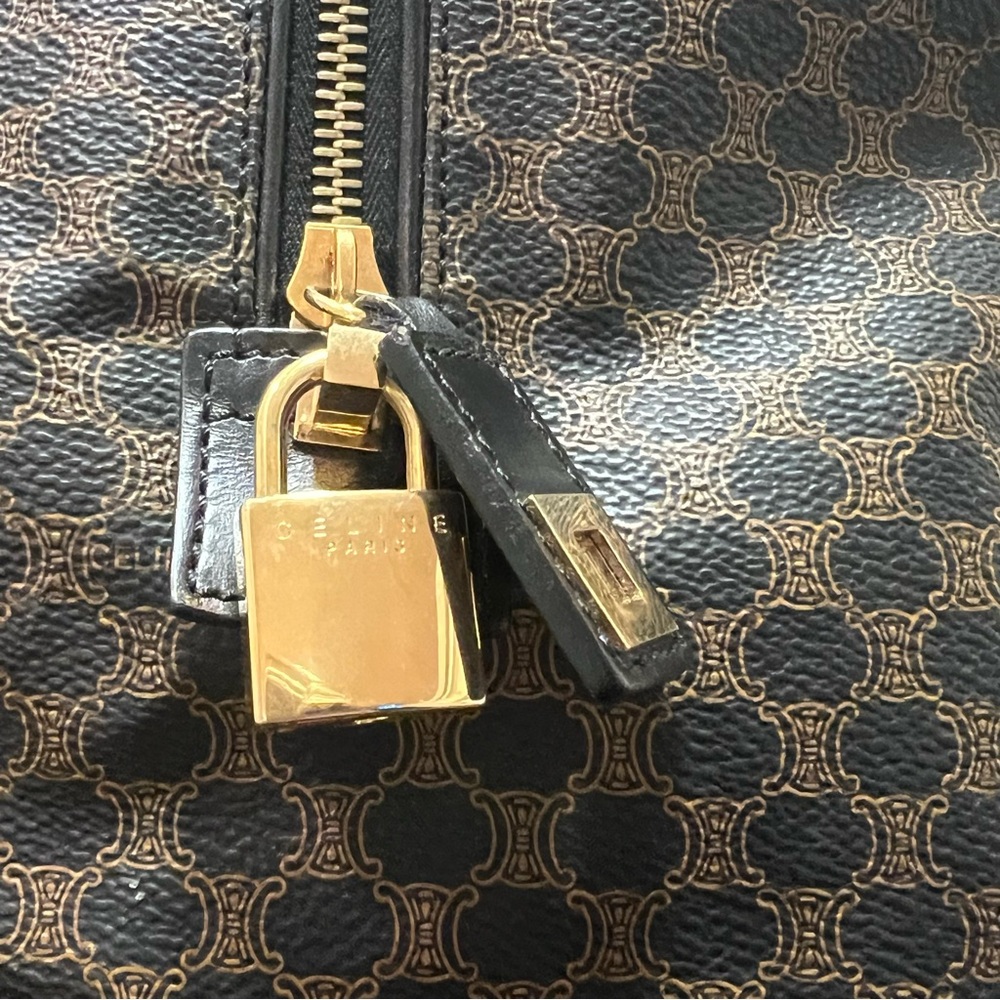 ✅AUTHENTIC⭐️ CELINE ⭐️ Boston Travel 🧳 Bag! Unisex & multi use Luxury item - Picture 8 of 13